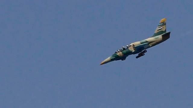 L-39ZA Albatros u trenutku odbacivanja bombi na položaje FSA nedaleko od Alepa
