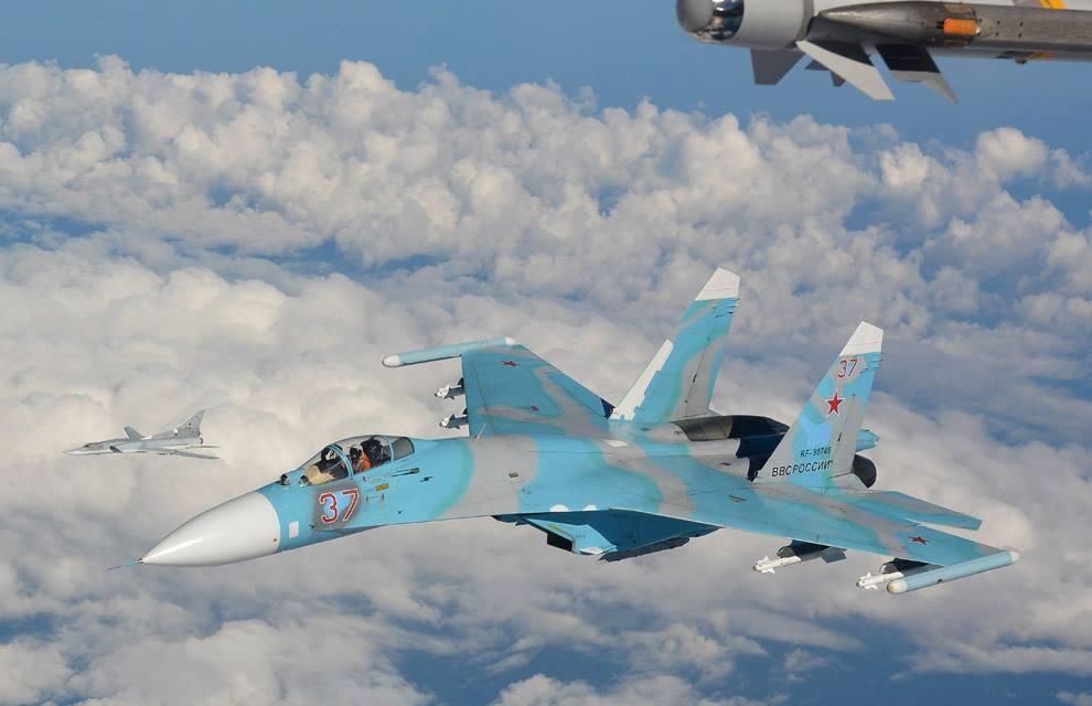 ruski Mirage F1CR intercepting a Su-27