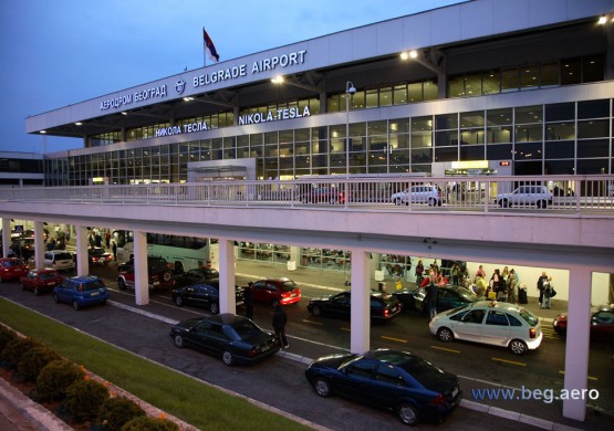 Aerodrom Beograd: Nije tačno da je plamen zahvatio glavni ulaz aerodromske zgrade