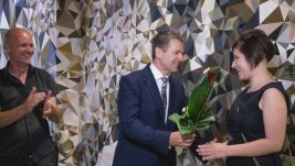 [VIDEO] Predstavljen mural posvećen Nikoli Tesli na beogradskom aerodromu