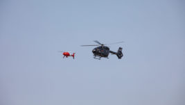 [ILA 2018] Erbas Helikopters i Šibel uspešno demonstrirali kontrolu bespilotne letelice iz helikoptera H145M