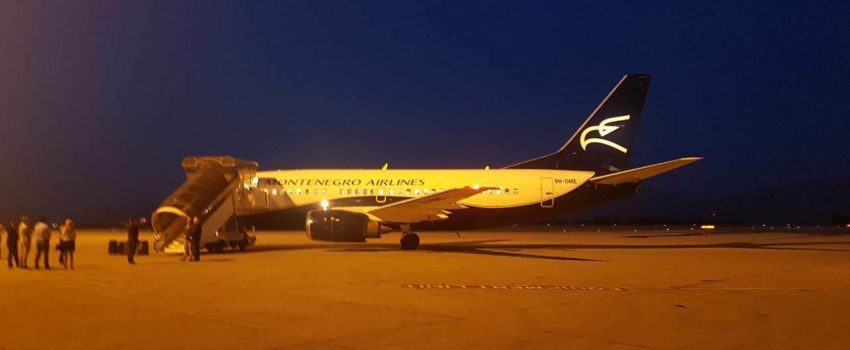[EKSKLUZIVNO] Prve fotografije i video novog aviona u floti Montenegro Erlajnza – Boinga 737-500