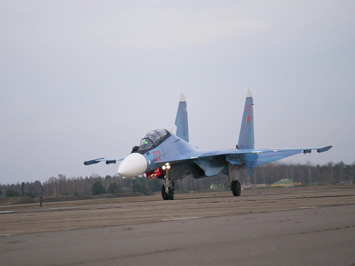 Belorusija dobila prva dva višenamenska borbena aviona Su-30SM