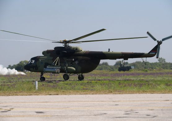Medijski prikaz RV i PVO na Batajnici: Nada da MiG-ovi iz Belorusije nisu u problemu, koliko tačno vojnika prevozi Mi-35M, Vrabac uveden u naoružanje, kako se Mali Miloš prevozi u helikopteru Mi-17V5