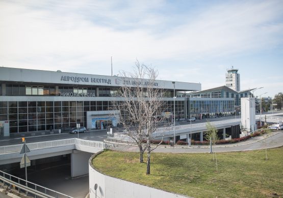 [PILOT SA ISTOKA] Avioni su sve puniji, strah od putovanja i letenja avionom polako jenjava – najveći problem je Evropska Unija