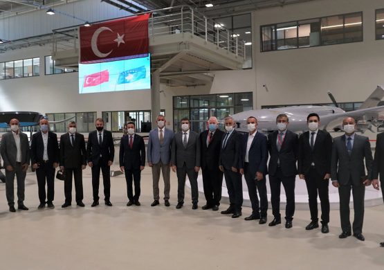 [POSLEDNJA VEST I FOTOGRAFIJE] Delegacija iz Srbije u Turskoj obišla bespilotnu letelicu Bajraktar