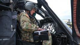 Ukrajinka Kristina leteće vojni transportni helikopter iznad Srbije