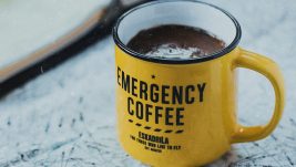 Avion je proleteo i kafa je prosuta, znate priču: Delimo tri Eskadrila „Emergency“ vazduhoplovne šolje za kafu