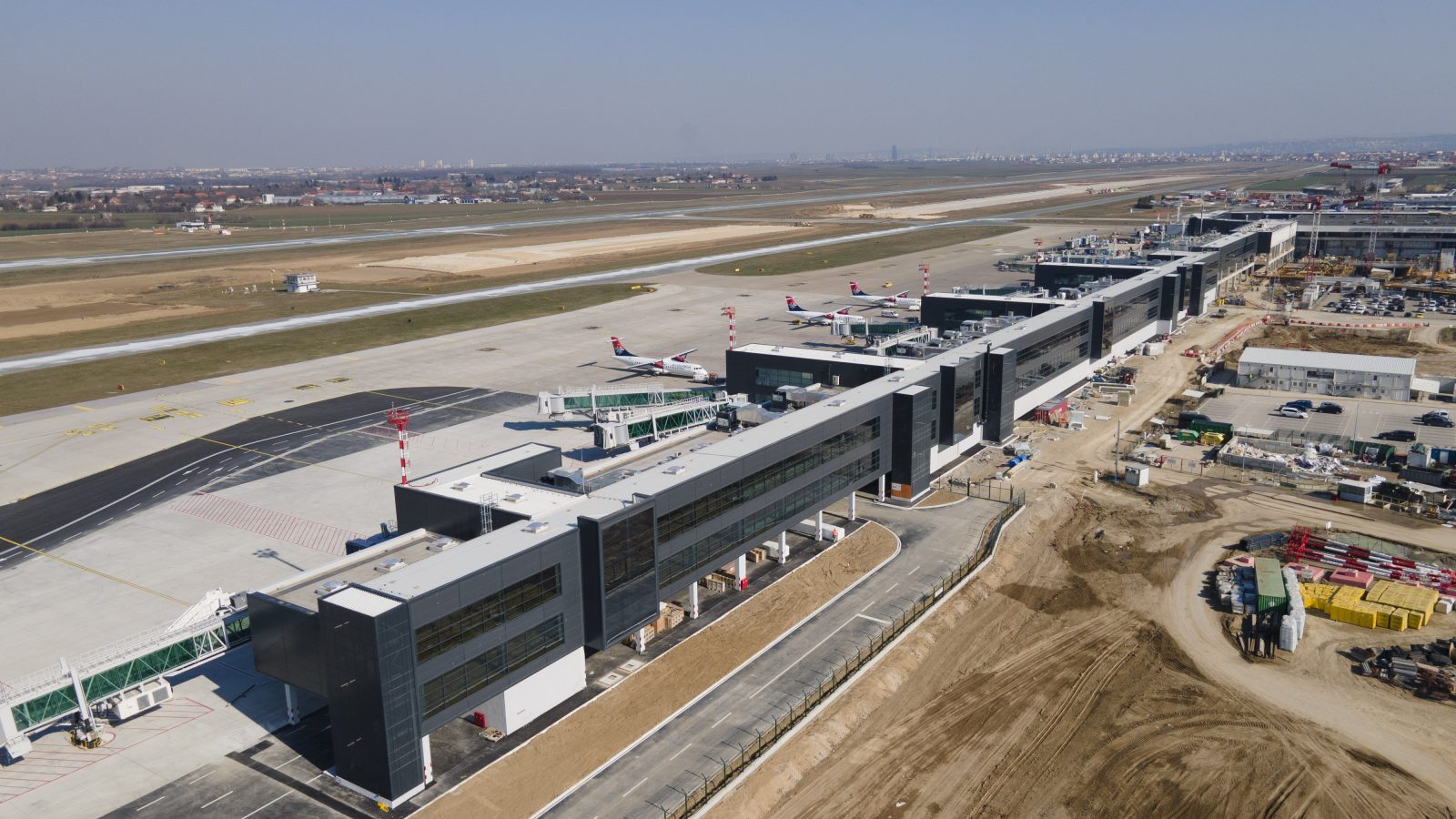[FOTO REPORTAŽA] Novi izgled beogradskog aerodroma „Nikola Tesla“: Obišli smo novoizgrađene C gejtove