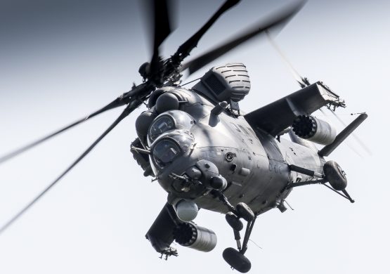 [REPORTAŽA] Dinamički deo prikaza sposobnosti Vojske Srbije “Štit 2022“: Helikopterski desanti, agilni MiG-ovi, napadi Orlova iz brišućeg leta