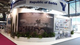 [EUROSATORI 2022] Jugoimport i PR-DC izlažu na najvećem evropskom sajmu naoružanja: Inostrana premijera poslednje verzije drona samoubice Gavran, srpska delegacija obilazi proizvodnju Dasoa