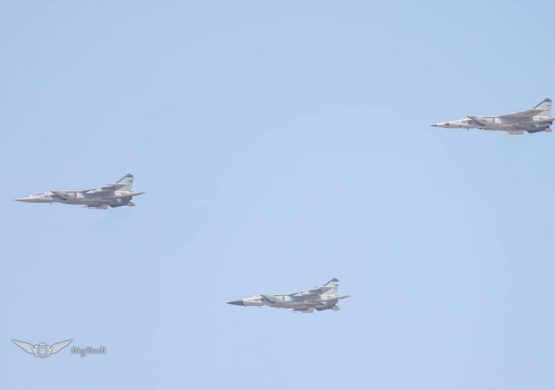 [FOTO-REPORTAŽA] Alžir vojnom paradom obeležio 60 godina nezavisnosti: MiG-25 glavna zvezda naleta vazduhoplova