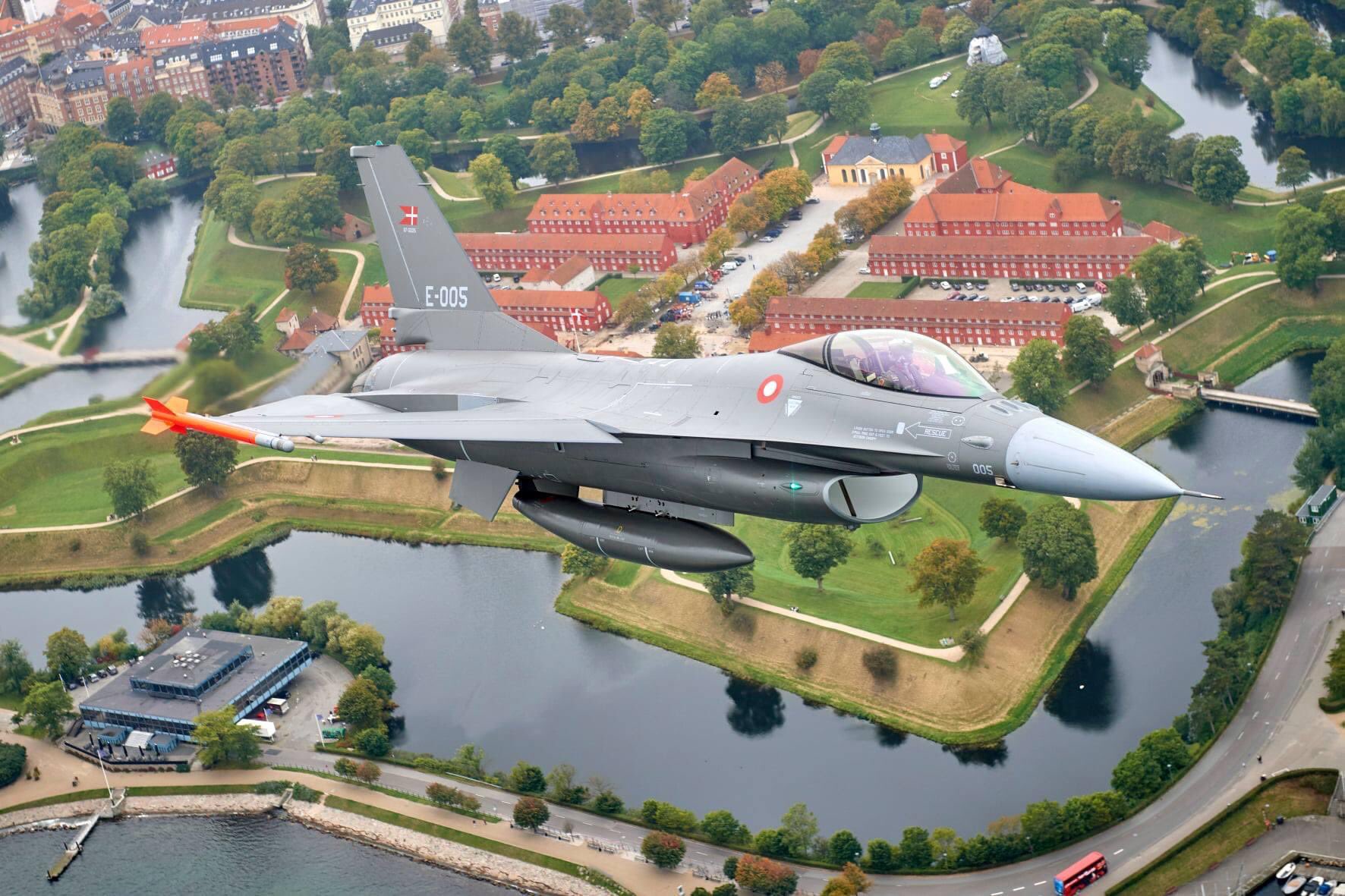 Amerika razmatra prodaju polovnih danskih F-16 Argentini; Ukrajina ostaje na cedilu?
