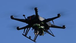 Vučić na vojnoj vežbi u Nikincima: Pegaz navodio Orlove na ciljeve, Utva započnije proizvodnju besposadnih letelica, naručili smo mnogo dronova-kamikaza, počinjemo i da ih pravimo