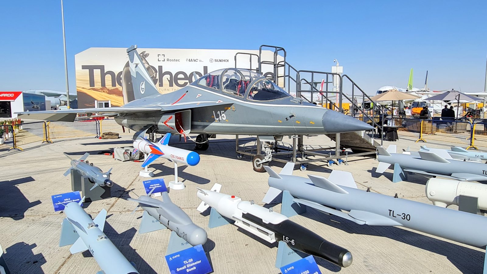 Ujedinjenim Arapskim Emiratima isporučeni prvi kineski trenažni avioni L-15 Falcon