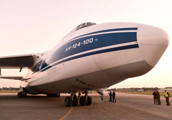[POSLEDNJA VEST] Na Batajnicu sleteo Antonov 124, najveći vazduhoplov na svetu u serijskoj proizvodnji