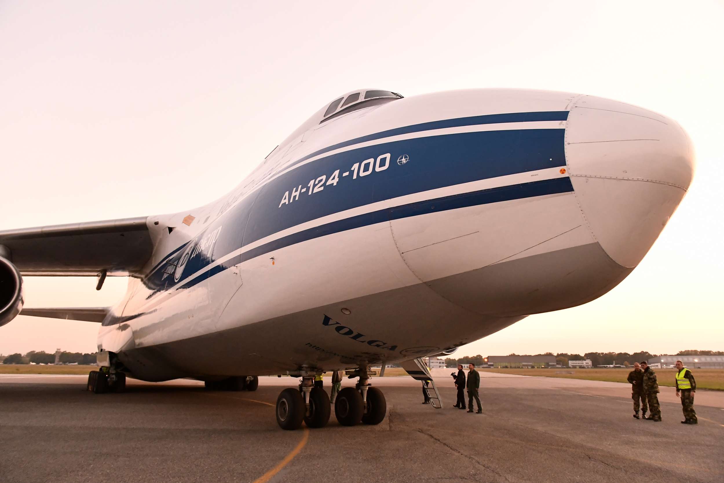 [POSLEDNJA VEST] Na Batajnicu sleteo Antonov 124, najveći vazduhoplov na svetu u serijskoj proizvodnji