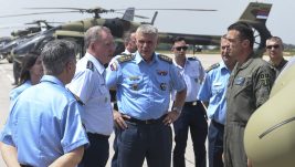 Vučić pričao sa F-22 pilotom, zatim se telefonom čuo sa Makronom