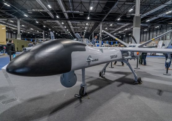 FEINDEF 2025: Prvi prikaz modela Erbasove besposadne letelice SIRTAP, moguća španska nabavka turskog trenažnog aviona Hurjet