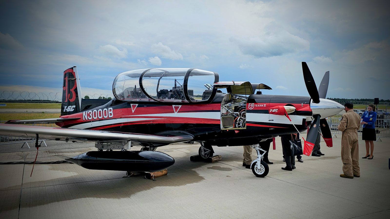 [POSLEDNJA VEST] Amerika se vraća u igru u Srbiji: Jutros na batajnički aerodrom sleteo školsko-borbeni avion AT-6 “Wolverine“ kao konkurent za izbor novog školskog aviona