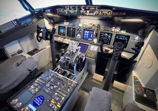 [REPORTAŽA] „Fly One“ simulator Boinga 737NG na Novom Beogradu: Kako sve profesionalci mogu koristiti novi simulator letenja
