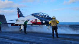 [NAJAVA] Nova epizoda dokumentarnog serijala „Top Gans: Sledeća generacija“: Obuka sletanja na nosač aviona