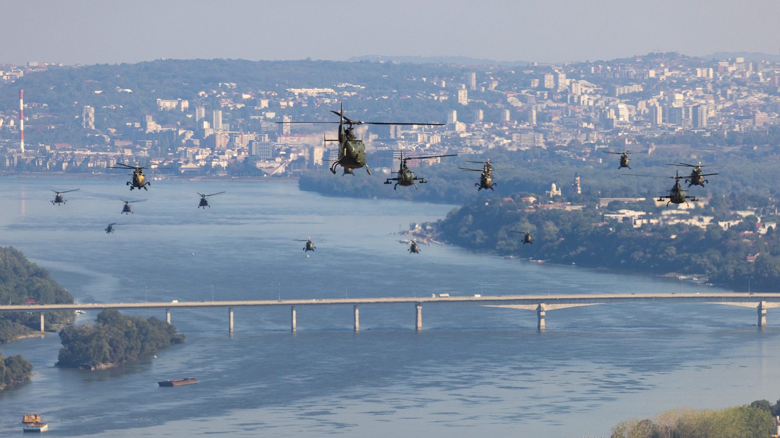 Parada „Snaga jedinstva“ u vazduhu: Spektakl gotovo celog RV i PVO u preletu i nova pitanja bez odgovora