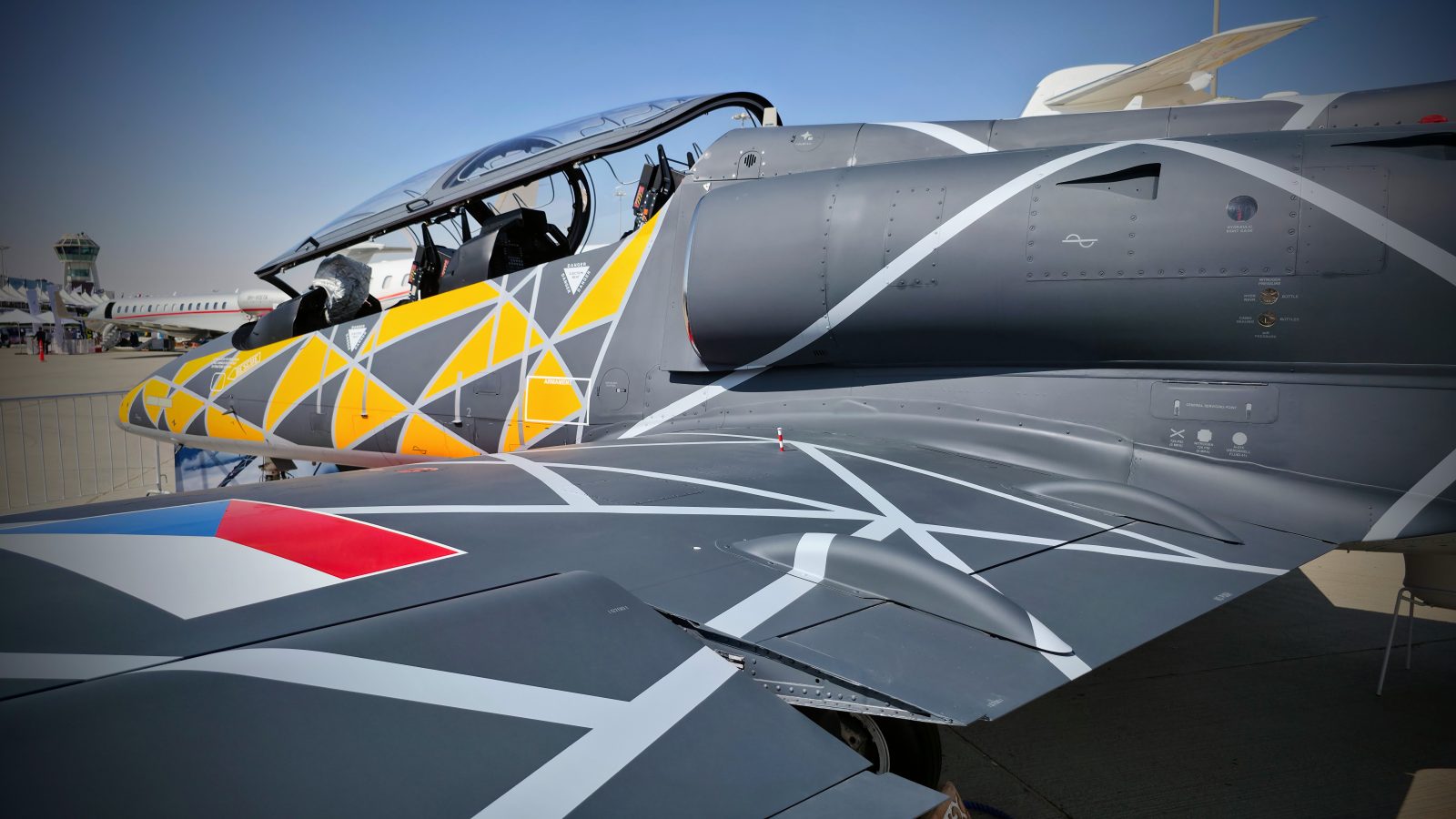 Dok se Srbija nećka da ugosti, zemlje Afrike domaćini: „Aero Vodochody“ promovisao L-39 „Skyfox“ u Gani, Nigeriji i Ugandi