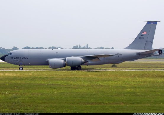 Operacija “Epic Fury“: U Ujedinjenom Kraljevstvu primećen oštećeni američki leteći tanker KC-135R koji je pre 17 godina bio u Srbiji