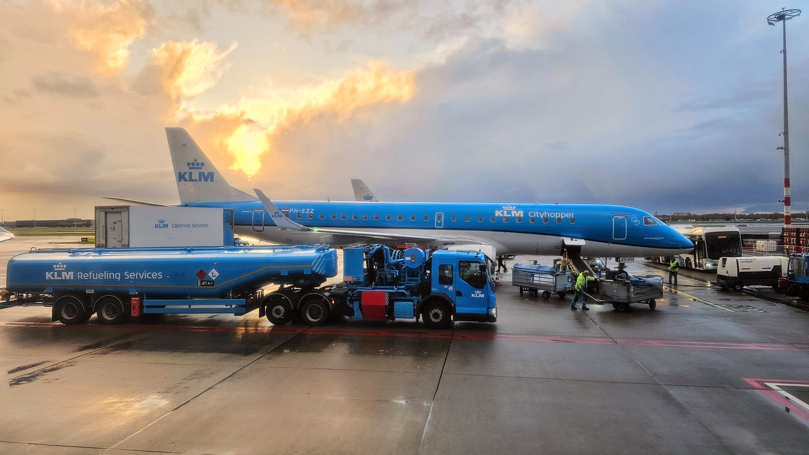 KLM gradi prvu holandsku fabriku održivog avio-goriva i testira e-SAF na liniji za Hamburg