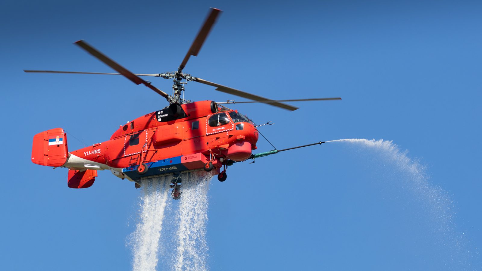 Rekordi Helikopterske jedinice MUP-a u gašenju požara u Deliblatskoj peščari: Kamov 32 prosečno izbacio više vode u satu od svih angažovanih letelica