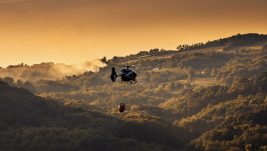 Združena vazduhoplovna operacija Helikopterske jedinice MUP-a i ruskog Iljušina: Koordinacija upotrebe pet letelica za gašenje požara iznad Deliblatske peščare
