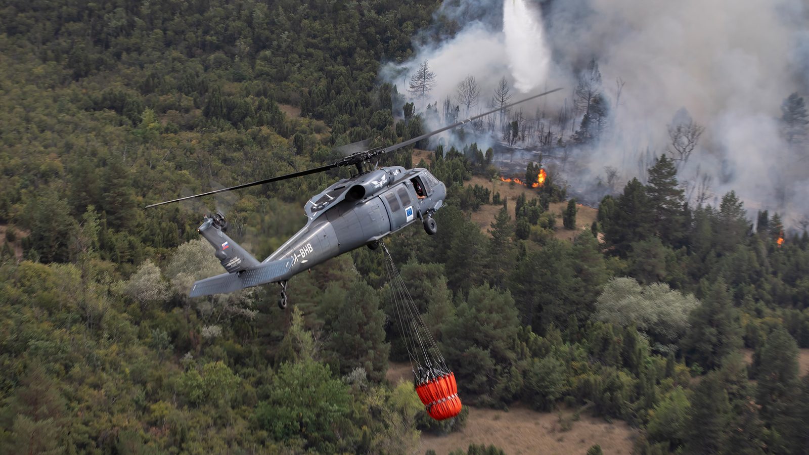 [EKSKLUZIVNO] Tango Six sa srpskim i evropskim helikopterima u gašenju požara iznad Deliblatske peščare