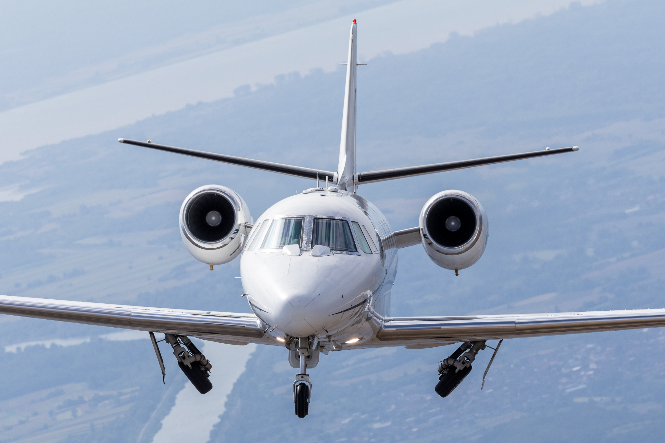 [PREMIJERA] Dokumentarni film povodom 35 godina postojanja kompanije „Prince Aviation“: Od retko viđene arhive 90-tih do atraktivnih vazduh-vazduh sekvenci